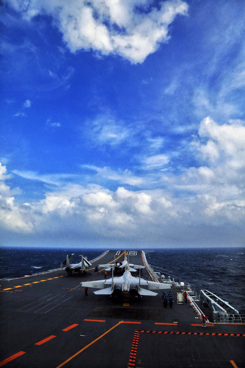 遼寧艦高清大圖壁紙，展現(xiàn)中國海軍的雄壯力量，遼寧艦高清壁紙展現(xiàn)中國海軍磅礴力量
