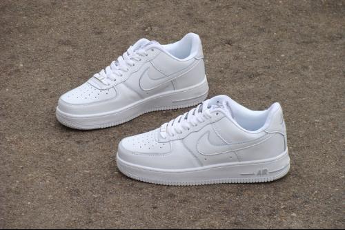 Nike純白空軍一號(hào)，時(shí)尚與經(jīng)典的完美結(jié)合，Nike純白空軍一號(hào)，時(shí)尚與經(jīng)典的絕妙融合