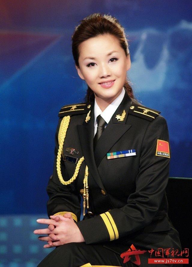 軍事頻道女主持紀，專業(yè)與魅力的完美結(jié)合，軍事頻道女主持紀，專業(yè)魅力完美結(jié)合之旅