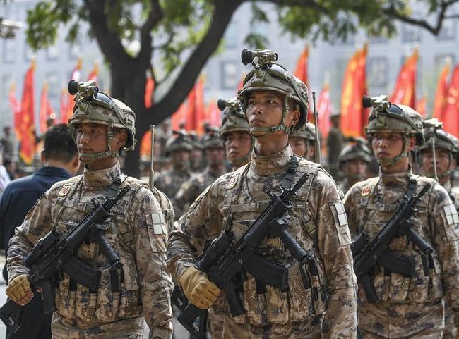 最新星空迷彩服圖片，時(shí)尚與軍事的完美融合，星空迷彩服，時(shí)尚與軍事的絕美交融圖片大賞