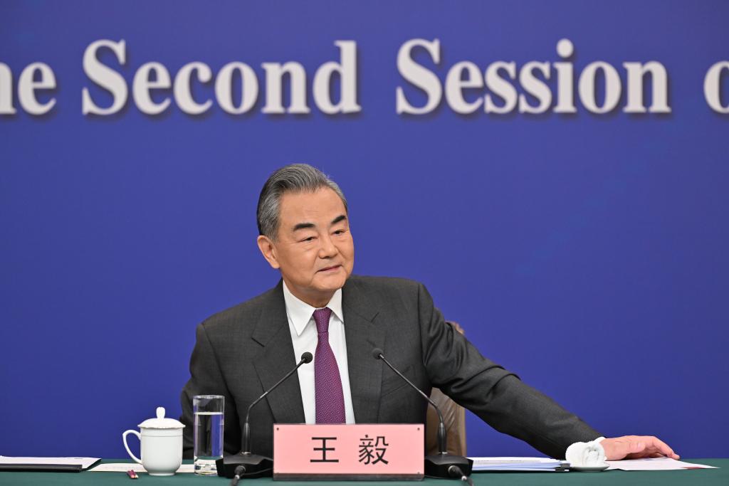 外交部部長(zhǎng)王毅，中國(guó)外交事業(yè)的杰出領(lǐng)航者，王毅部長(zhǎng)引領(lǐng)中國(guó)外交事業(yè)邁向新高度