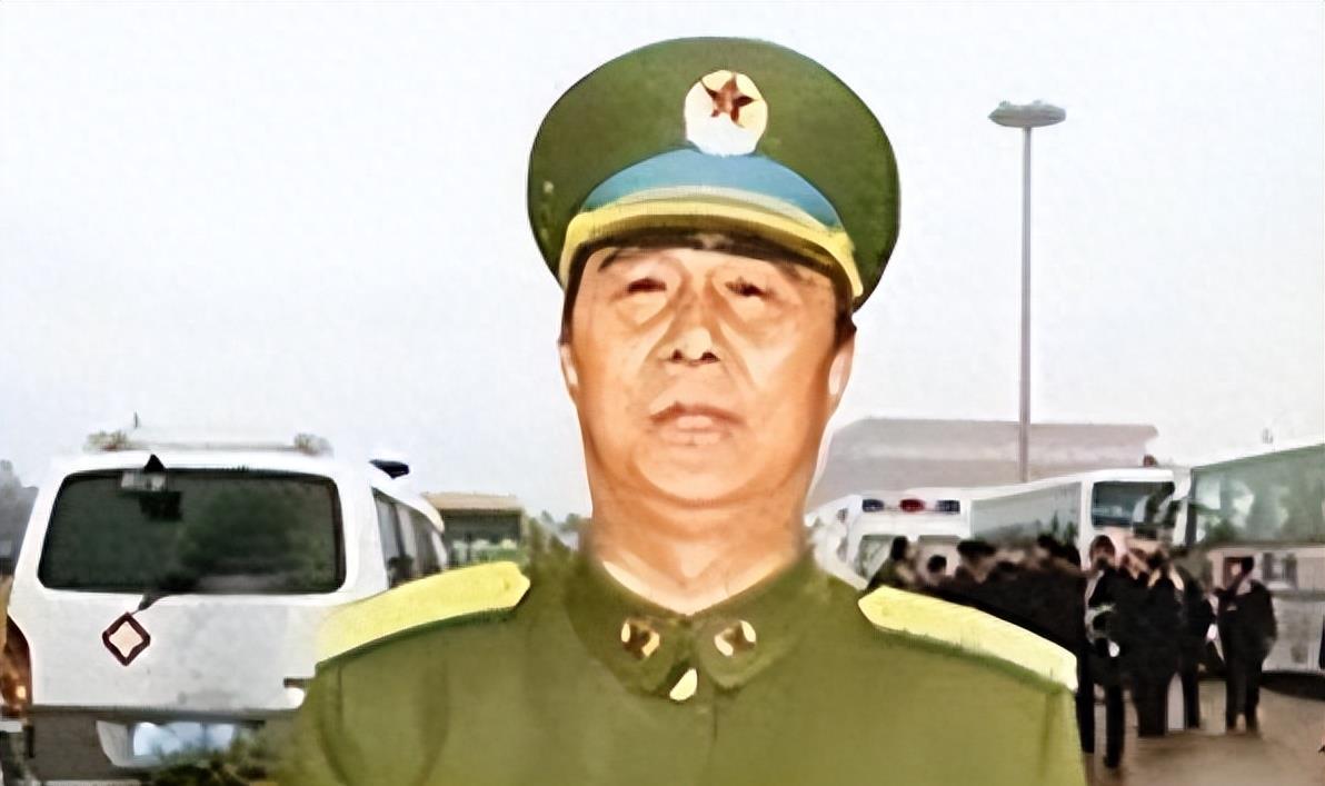 中國(guó)空軍航空大學(xué)學(xué)生軍銜，榮耀與擔(dān)當(dāng)?shù)南笳?，中?guó)空軍航空大學(xué)學(xué)生軍銜，榮耀與擔(dān)當(dāng)?shù)臉?biāo)志