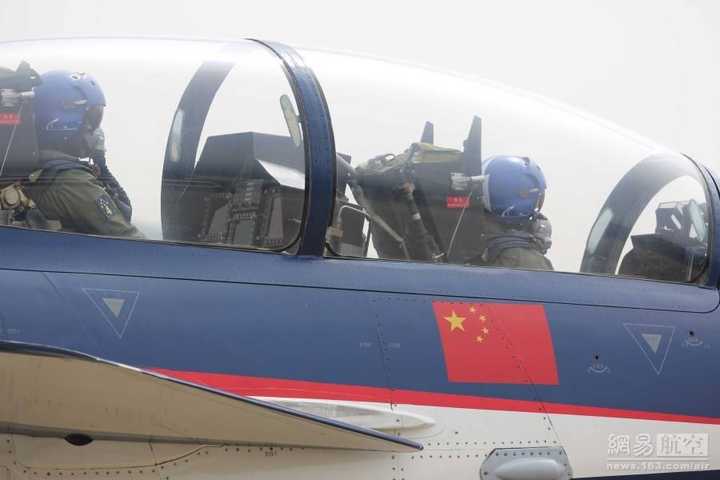 殲-10飛機座艙圖解，探索現(xiàn)代戰(zhàn)斗機的駕駛環(huán)境，殲-10戰(zhàn)斗機座艙圖解，揭秘現(xiàn)代戰(zhàn)斗機的駕駛環(huán)境