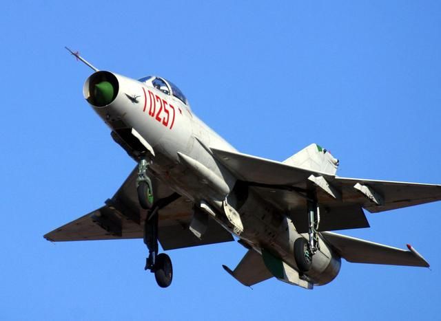 殲-12戰(zhàn)斗機(jī)所攜帶的導(dǎo)彈類型研究，殲-12戰(zhàn)斗機(jī)導(dǎo)彈類型深度研究