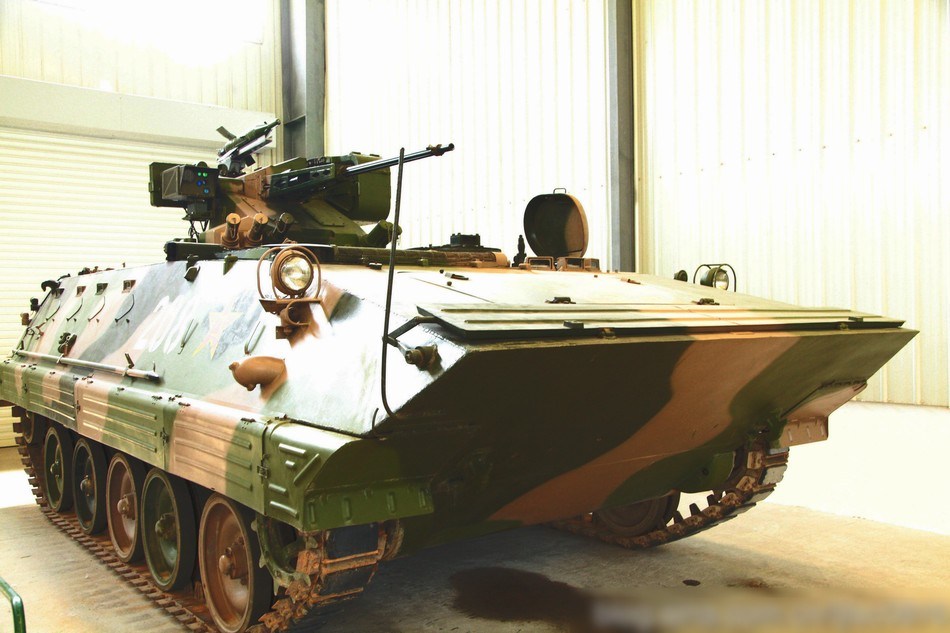 揭秘中國85式履帶式裝甲戰(zhàn)車的獨(dú)特魅力，揭秘中國85式履帶式裝甲戰(zhàn)車的獨(dú)特風(fēng)采