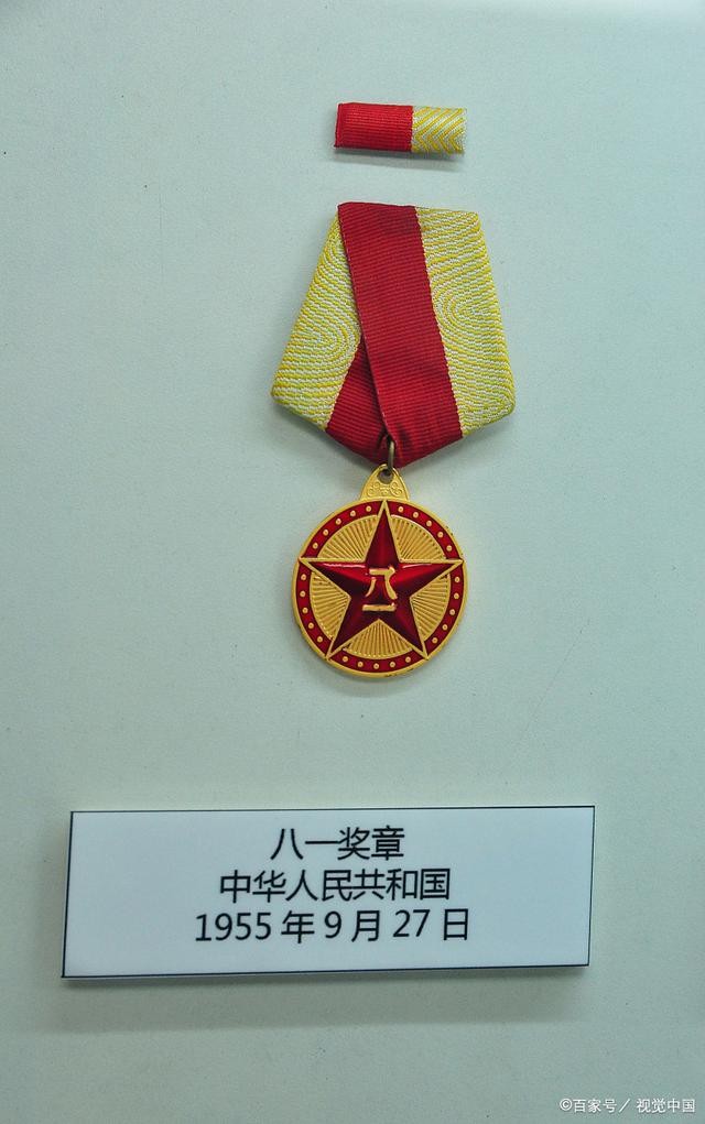 八一勛章與軍長，榮譽與職務(wù)的比較，八一勛章與軍長，榮譽與職務(wù)的對比與解讀