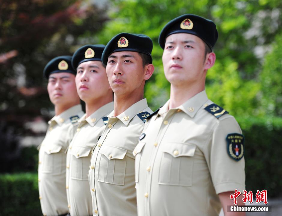 火箭軍新軍服高清圖集，展現(xiàn)新時代軍人的風(fēng)采，火箭軍新軍服展現(xiàn)新時代軍人風(fēng)采高清圖集