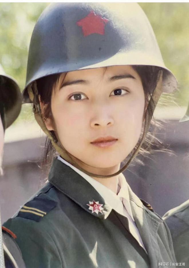 中國(guó)女兵照片，帥氣高清的英勇形象，中國(guó)女兵帥氣高清照片展現(xiàn)英勇形象