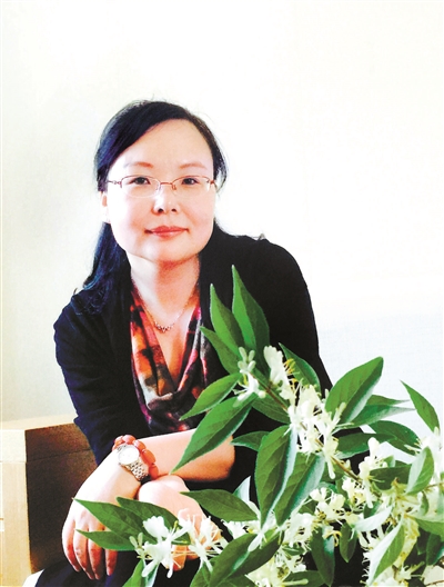 軍事頻道主持人張莉的生平與成就，一位杰出的軍事媒體人的故事，杰出軍事媒體人張莉，生平、成就與軍事頻道主持人的風(fēng)采之路