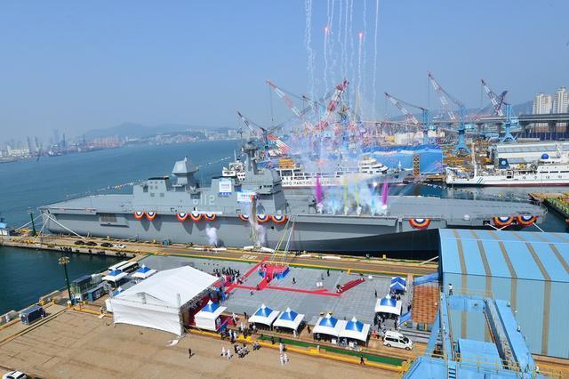 探索中國(guó)海軍的嶄新力量，075型兩棲攻擊艦自衛(wèi)武器系統(tǒng)，中國(guó)海軍新力量，075型兩棲攻擊艦自衛(wèi)武器系統(tǒng)揭秘