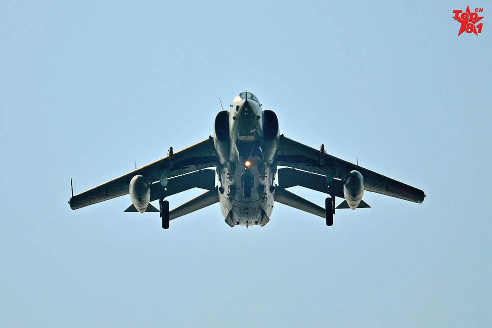 A10攻擊機(jī)與強(qiáng)5，究竟誰(shuí)更厲害？，A10攻擊機(jī)與強(qiáng)5戰(zhàn)機(jī)，誰(shuí)更占優(yōu)勢(shì)？