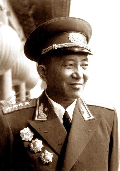 總參謀長(zhǎng)，軍事指揮與策劃的核心職位，總參謀長(zhǎng)，軍事指揮與策劃的核心角色