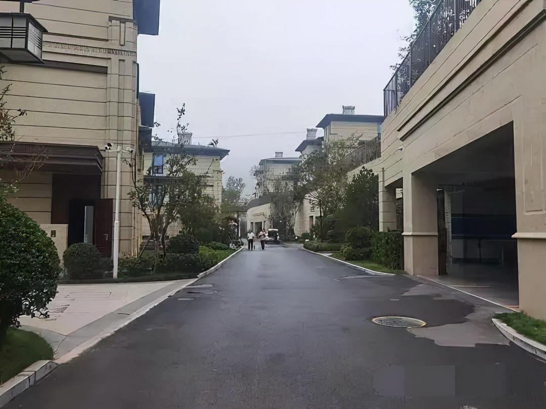 怒砸石家莊市星級酒店，一場失控的憤怒與反思，失控的憤怒，石家莊星級酒店遭砸事件反思