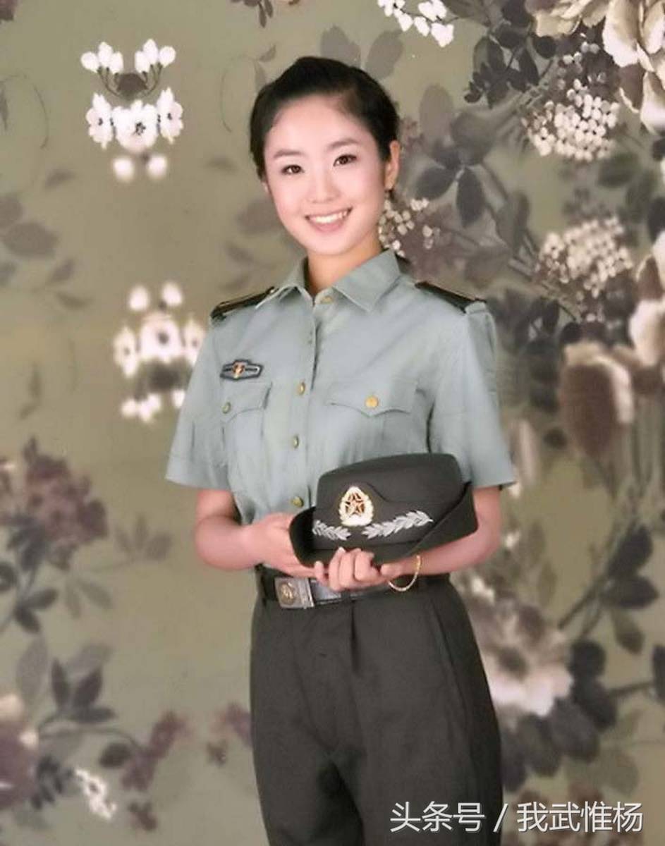中國女兵的身材照片，力量與柔美的完美結(jié)合，中國女兵，力量與柔美的完美融合風采展示