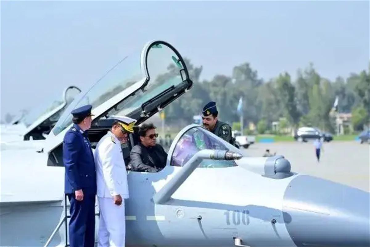 殲-20隱形戰(zhàn)機介紹，殲-20隱形戰(zhàn)機揭秘，中國頂尖戰(zhàn)斗力的代表