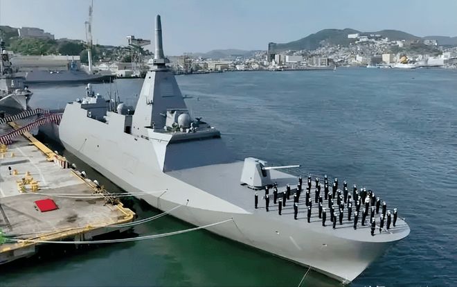 中國新軍艦下水，海軍力量再添新篇章，中國新軍艦下水，海軍力量邁入新紀(jì)元