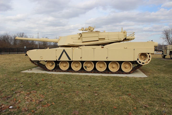 M1A2艾布拉姆斯坦克的造價深度解析，M1A2艾布拉姆斯坦克造價深度剖析
