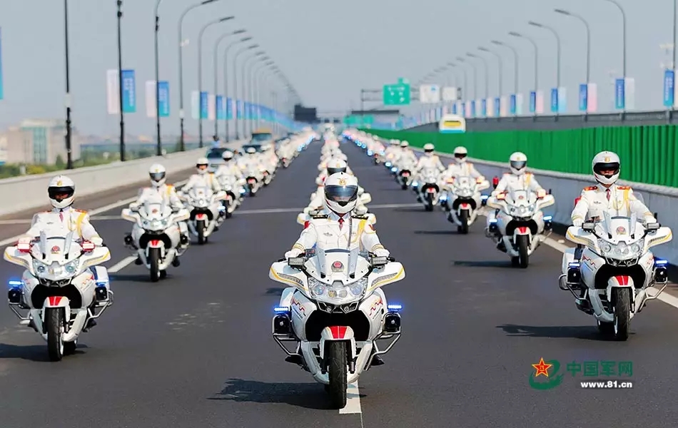 國賓護(hù)衛(wèi)隊(duì)隆重迎接馬克龍總統(tǒng)訪華之旅，國賓護(hù)衛(wèi)隊(duì)莊嚴(yán)迎接馬克龍總統(tǒng)訪華之旅