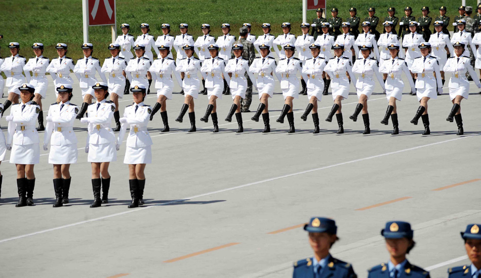 三軍女兵方隊，展現(xiàn)巾幗英雄風(fēng)采的震撼視頻全記錄，三軍女兵方隊，巾幗英雄風(fēng)采震撼展現(xiàn)的視頻紀(jì)實