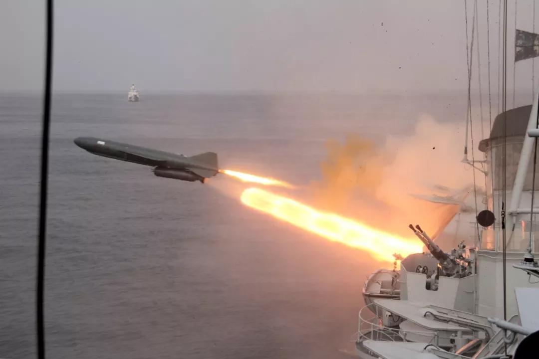 驅(qū)逐艦退役，榮耀與未來(lái)的交織，驅(qū)逐艦退役，榮耀與未來(lái)的交匯點(diǎn)