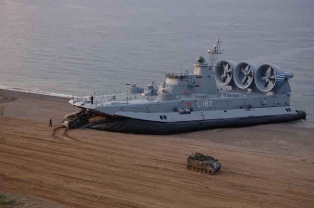 揭秘中國海軍的利器，068型通用登陸艇，揭秘中國海軍利器，068型通用登陸艇全解析