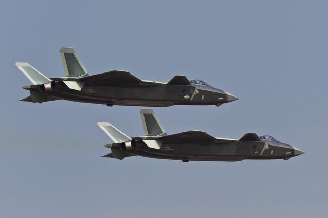 殲20與F-22游戲版對比，究竟誰更勝一籌？，殲20與F-22游戲版對決，誰居上風(fēng)？