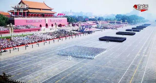 閱兵盛典啟幕，首個(gè)方陣展現(xiàn)風(fēng)采——紀(jì)念閱兵中的歷史性時(shí)刻，閱兵盛典啟幕，首個(gè)方陣展現(xiàn)風(fēng)采——紀(jì)念閱兵中的輝煌瞬間