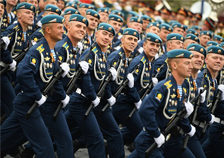 俄羅斯衛(wèi)國勝利日大閱兵軍樂聯(lián)奏，榮耀與力量的交響，俄羅斯衛(wèi)國勝利日大閱兵軍樂聯(lián)奏，榮耀與力量的交響盛典