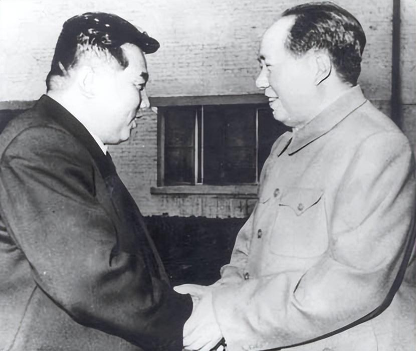 中國(guó)人民志愿軍，在偉大領(lǐng)袖的指引下閃耀輝煌，中國(guó)人民志愿軍，光輝旗幟下的輝煌閃耀