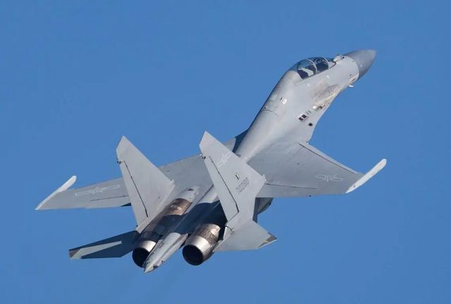 殲-16戰(zhàn)機(jī)性能特點(diǎn)深度解析，殲-16戰(zhàn)機(jī)性能特點(diǎn)深度剖析