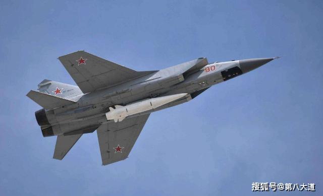 殲-16重型戰(zhàn)斗機(jī)大小及其在現(xiàn)代戰(zhàn)爭(zhēng)中的作用，殲-16重型戰(zhàn)斗機(jī)的大小與現(xiàn)代戰(zhàn)爭(zhēng)中的關(guān)鍵作用解析