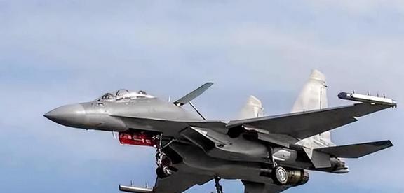 中國空軍，翱翔藍天，捍衛(wèi)長空，中國空軍，藍天捍衛(wèi)者，長空翱翔展雄姿