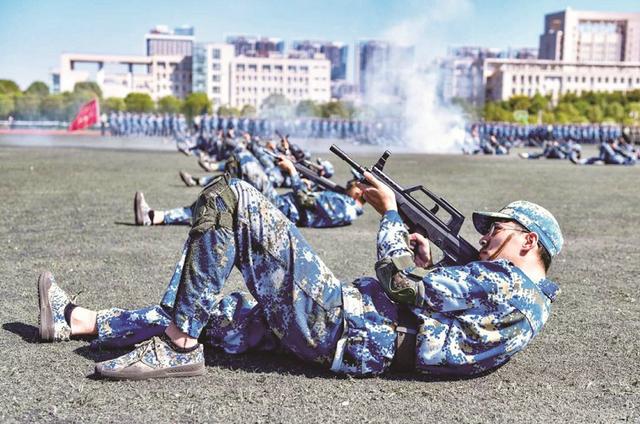 國防軍事在新中國成立70周年中的偉大成就與挑戰(zhàn)，國防軍事在新中國成立70周年，偉大成就與挑戰(zhàn)概覽