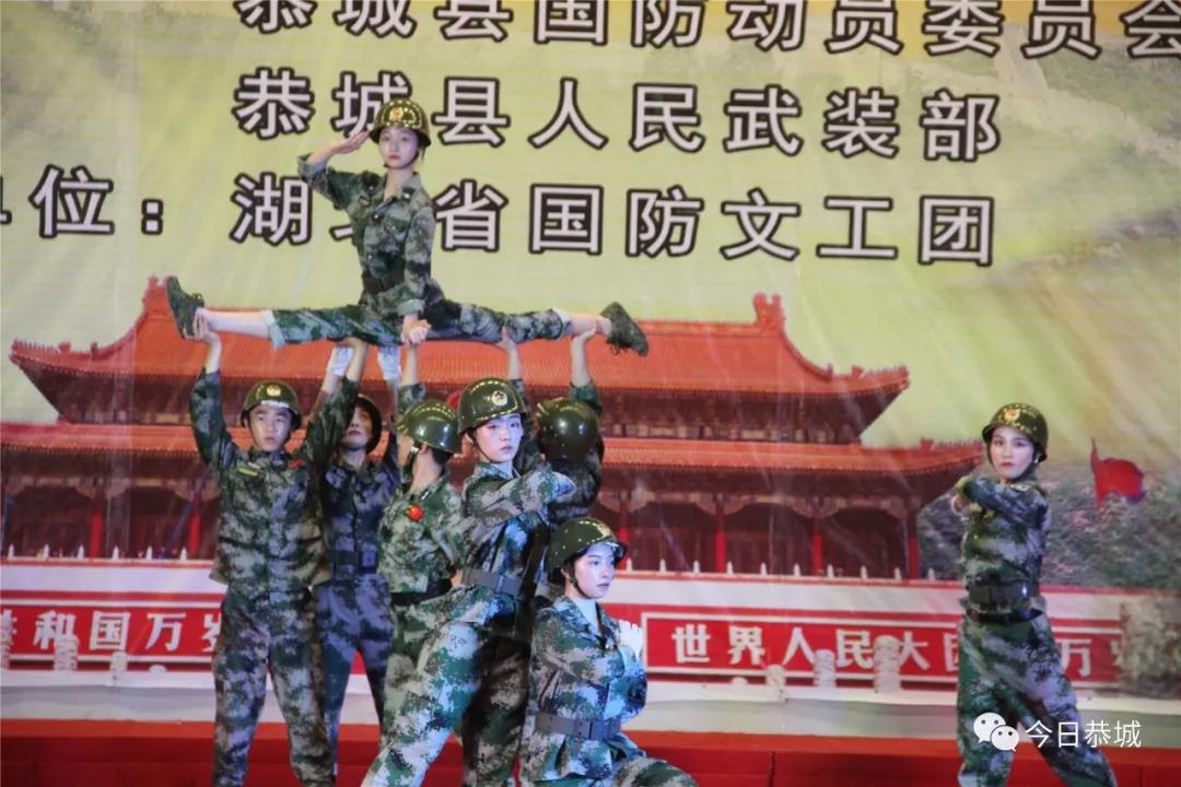 新時(shí)代中國強(qiáng)軍夢(mèng)，鑄就國防強(qiáng)國的新篇章，新時(shí)代強(qiáng)軍夢(mèng)，鑄就國防強(qiáng)國新篇章
