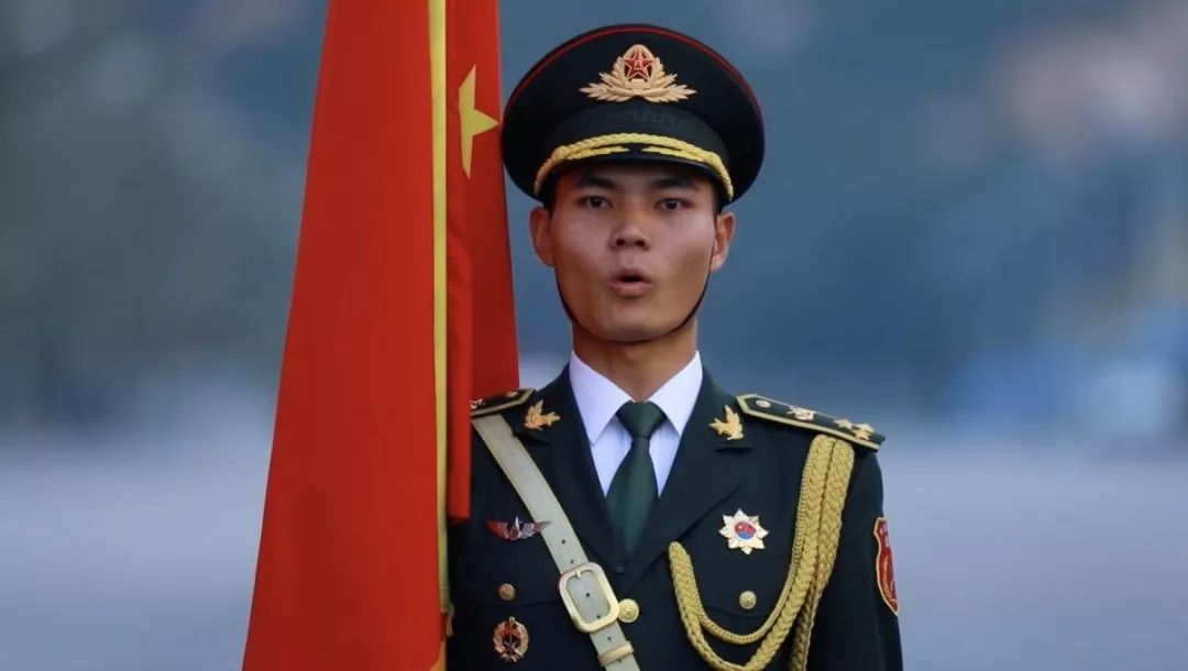 歷年閱兵軍旗手，榮耀與擔(dān)當(dāng)?shù)南笳?，歷年閱兵軍旗手，榮耀與擔(dān)當(dāng)?shù)臉?biāo)志性人物