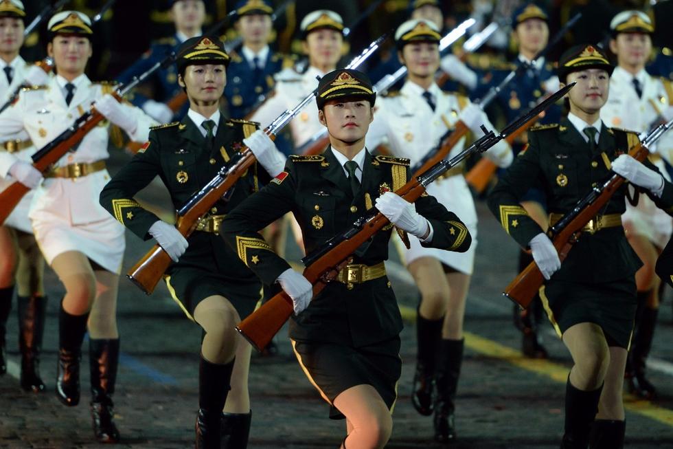 人民解放軍儀仗隊女兵正面照，榮耀與力量的象征，人民解放軍儀仗隊女兵，榮耀與力量的正面展現(xiàn)