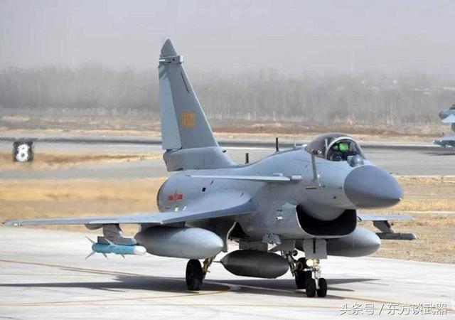 殲-10戰(zhàn)斗機(jī)能掛多少導(dǎo)彈，解析中國(guó)先進(jìn)戰(zhàn)斗機(jī)的載彈能力，揭秘殲-10戰(zhàn)斗機(jī)的載彈能力，解析中國(guó)先進(jìn)戰(zhàn)機(jī)掛載導(dǎo)彈數(shù)量