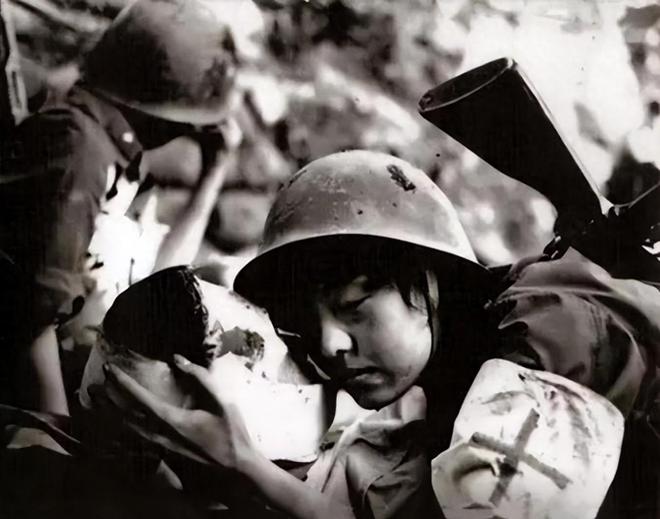 越戰(zhàn)中的中國女兵護士，老照片背后的故事，越戰(zhàn)中的中國女兵護士，老照片背后的英勇故事
