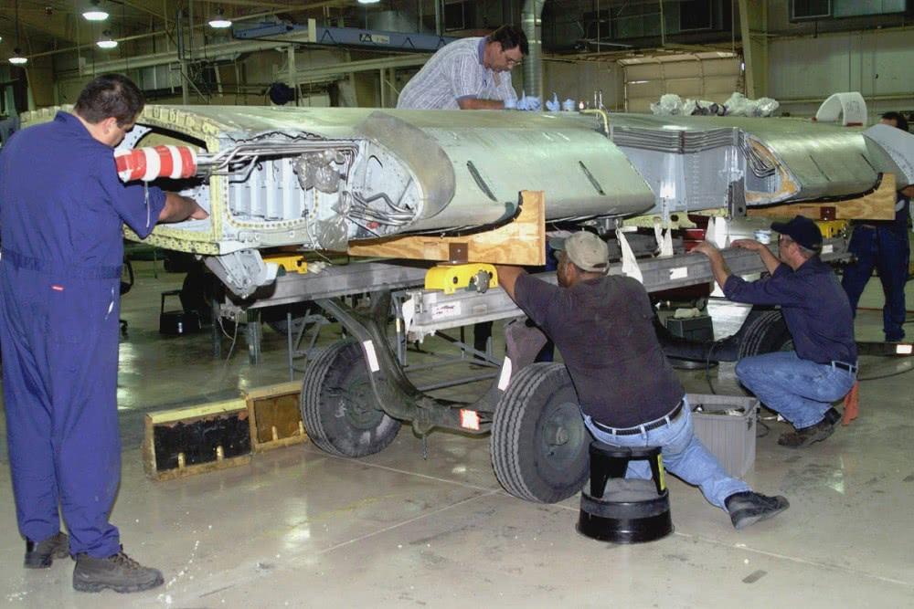 揭秘A-10攻擊機(jī)的威力，純視頻解析，揭秘A-10攻擊機(jī)的威力，深度視頻解析