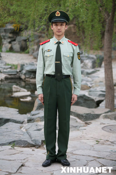 武警常服，展現(xiàn)軍威與威嚴(yán)的制服風(fēng)采，武警常服，展現(xiàn)軍威與威嚴(yán)的制服風(fēng)采展示制服的威嚴(yán)與風(fēng)采