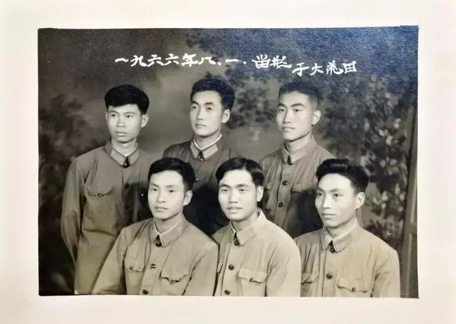 揭秘中國(guó)軍隊(duì)中的經(jīng)典軍裝，81式軍裝，揭秘中國(guó)軍隊(duì)經(jīng)典軍裝，81式軍裝風(fēng)采展示