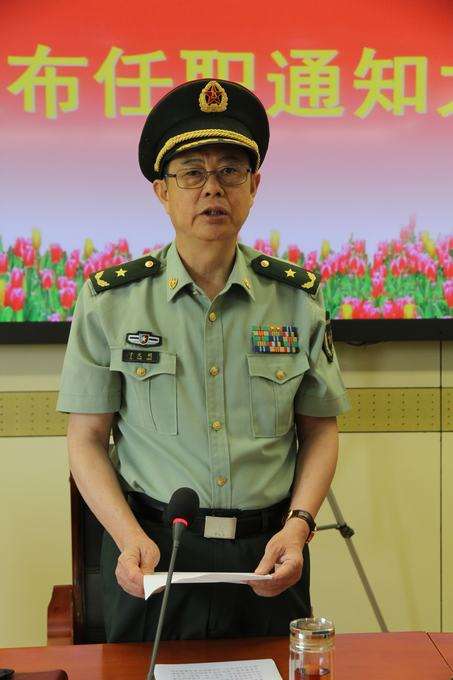 集團(tuán)軍軍長與軍長的區(qū)別，集團(tuán)軍軍長與軍長的差異概述