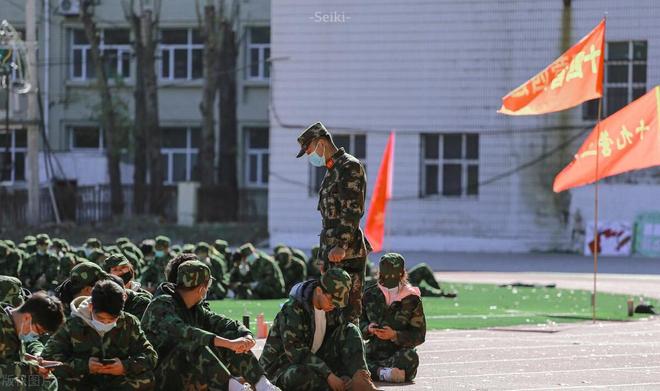 中國人民解放軍陸軍作戰(zhàn)服裝，歷史演變與現(xiàn)代發(fā)展，中國人民解放軍陸軍作戰(zhàn)服裝，歷史演變與現(xiàn)代進(jìn)展