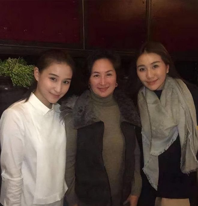 許婉與袁圣晰，一段微妙而深刻的關(guān)系，許婉與袁圣晰，微妙深刻的情感糾葛