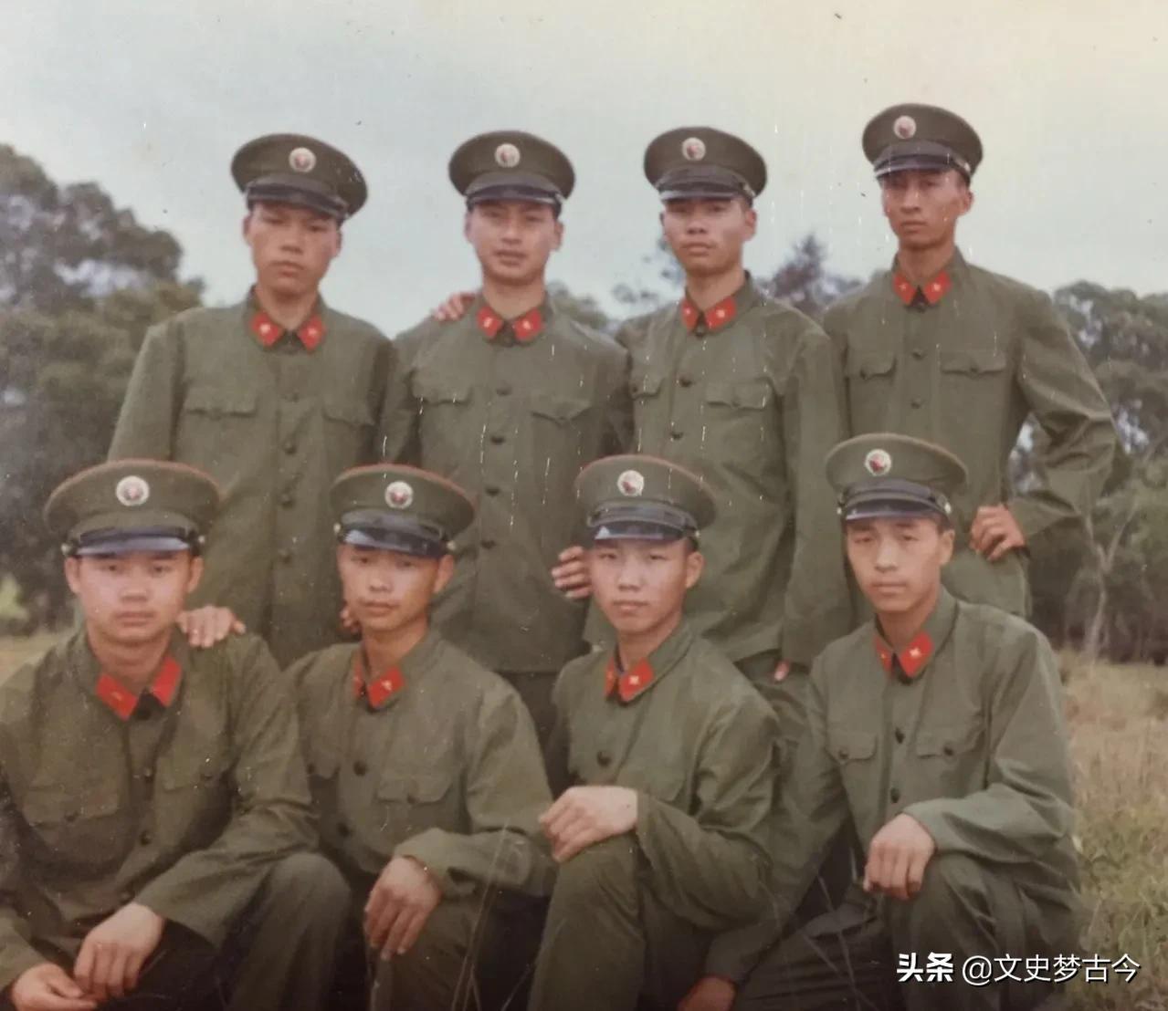 集團(tuán)軍軍長(zhǎng)和省軍區(qū)司令，地位與職責(zé)的比較，集團(tuán)軍軍長(zhǎng)與省軍區(qū)司令，地位與職責(zé)對(duì)比解析