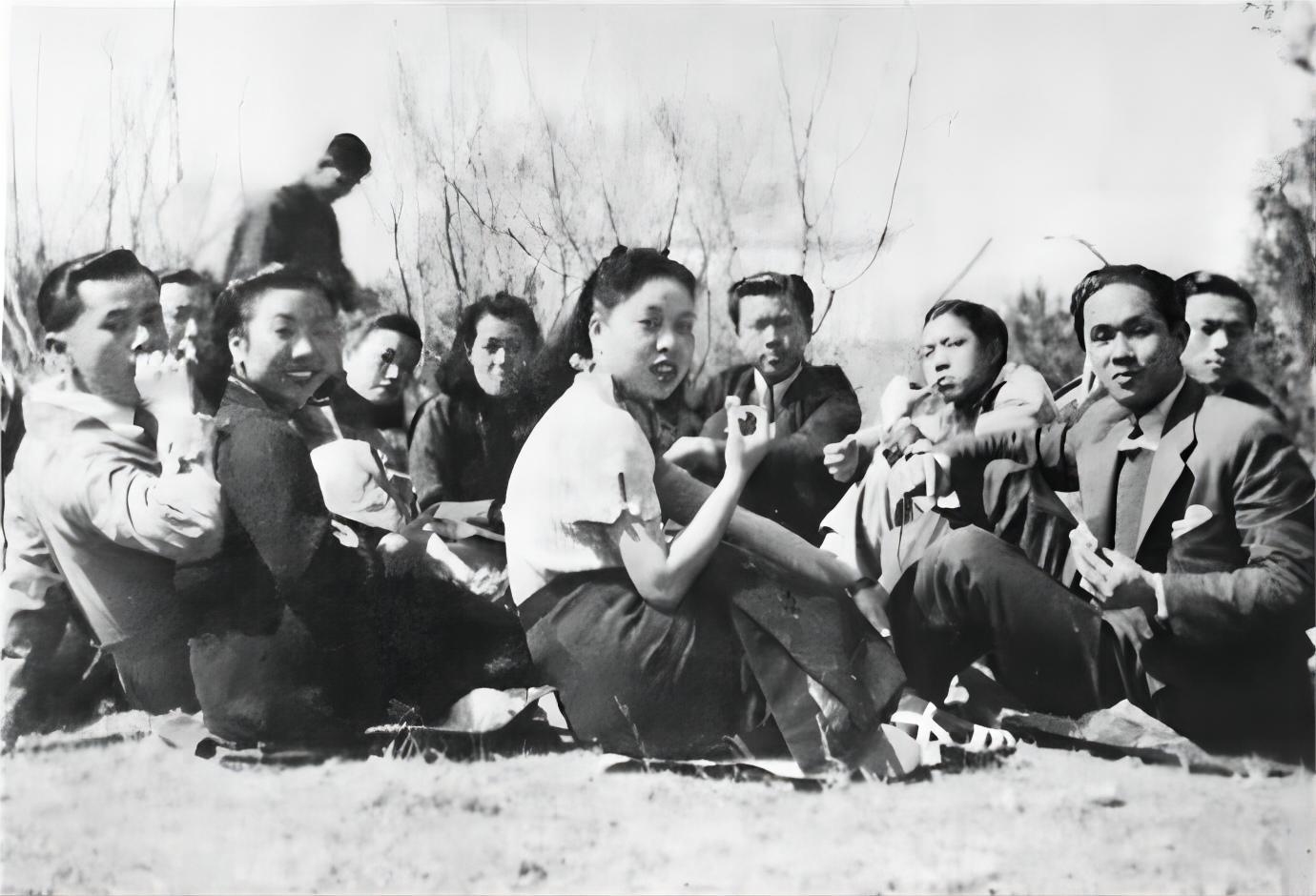 穿越抗戰(zhàn)軍火商，歷史與傳奇的交織，穿越抗戰(zhàn)軍火商，歷史與傳奇的交融之旅