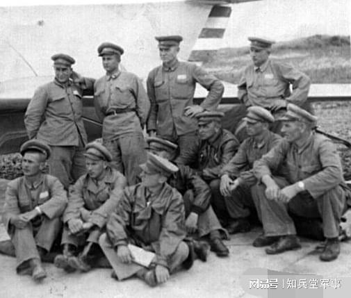 中國(guó)人民志愿軍，司令員兼政委的領(lǐng)導(dǎo)藝術(shù)，中國(guó)人民志愿軍司令員兼政委的領(lǐng)導(dǎo)藝術(shù)之道