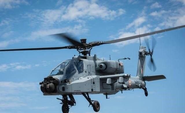 阿帕奇武裝直升機與空對地導彈，空中力量的完美結(jié)合，阿帕奇武裝直升機與空對地導彈，空中力量的巔峰結(jié)合