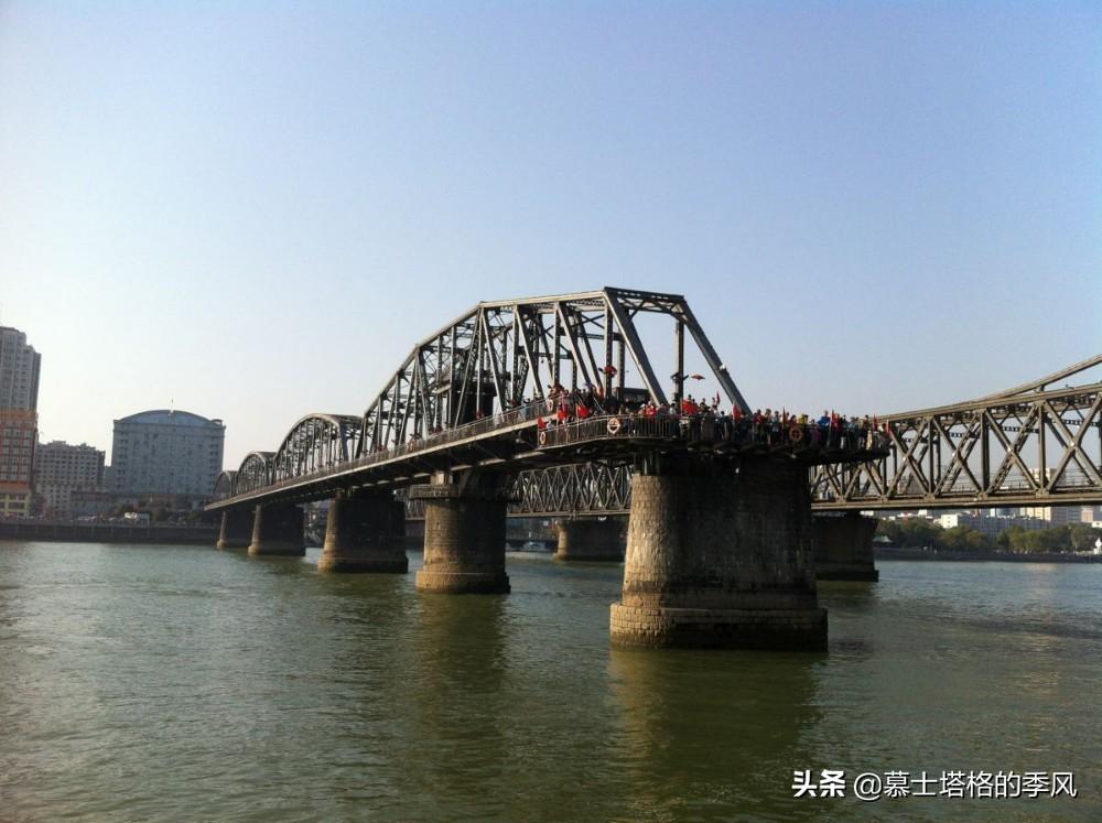 志愿軍歌曲跨過(guò)鴨綠江歌詞，時(shí)代的旋律與民族的驕傲，志愿軍歌曲跨過(guò)鴨綠江: 時(shí)代旋律與民族驕傲