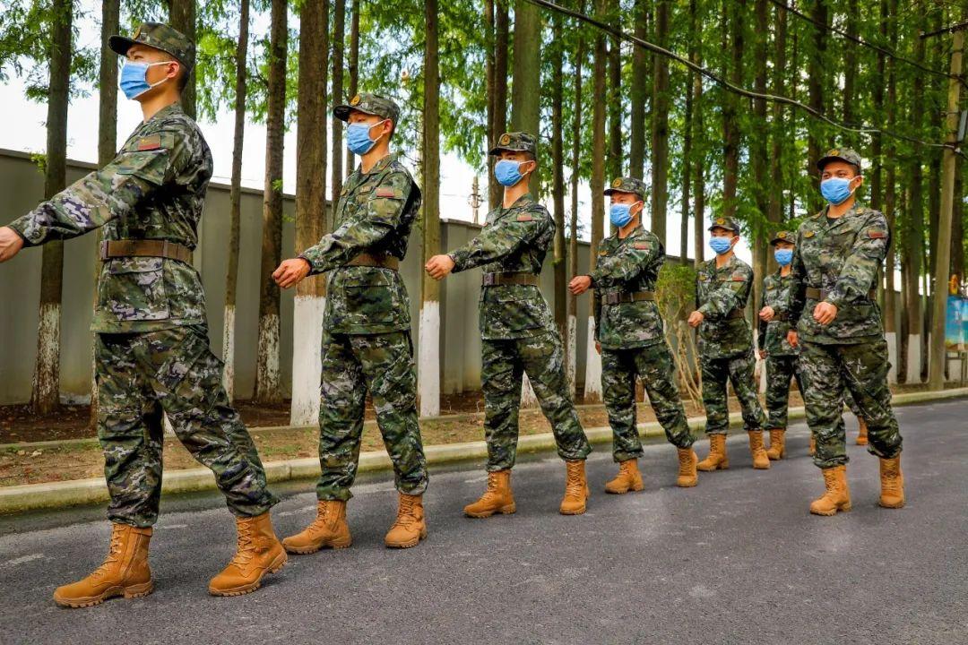 部隊(duì)夏裝圖片大全，展現(xiàn)軍人的風(fēng)采與榮譽(yù)，部隊(duì)夏裝展示，軍人風(fēng)采與榮譽(yù)的圖片大全